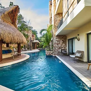 paramar-102-elegant-and-contemporary-designed-condo-poolgym.allrivieramayahotels.com/